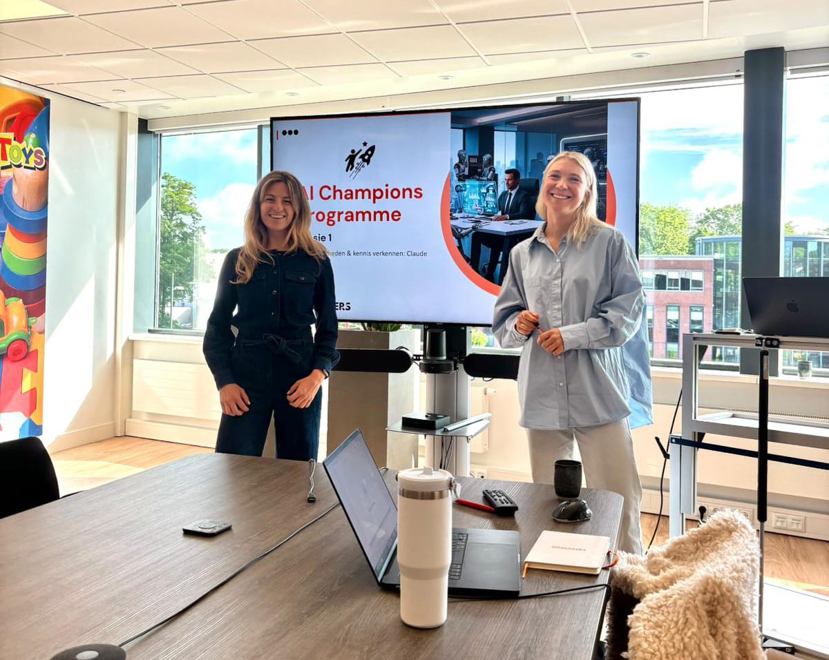 Steph and Saskia ready for a workshop